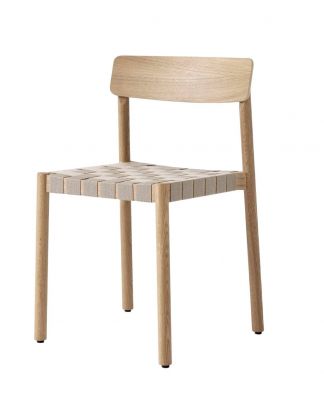 AndTradition Betty TK1 Stuhl: Holzstuhl mit gewebter Sitzfläche, skandinavisches Design für Esszimmer und Wohnbereich.